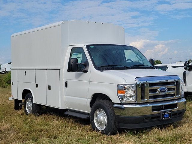 2025 Ford E-350SD Base Cutaway in Oxford White — front three-quarter view