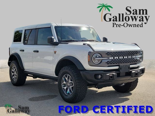 2025 Ford Bronco Badlands in Oxford White — front three-quarter view