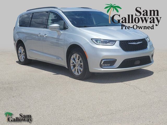 2022 Chrysler Pacifica Touring L in Silver Mist Clearcoat — front three-quarter view