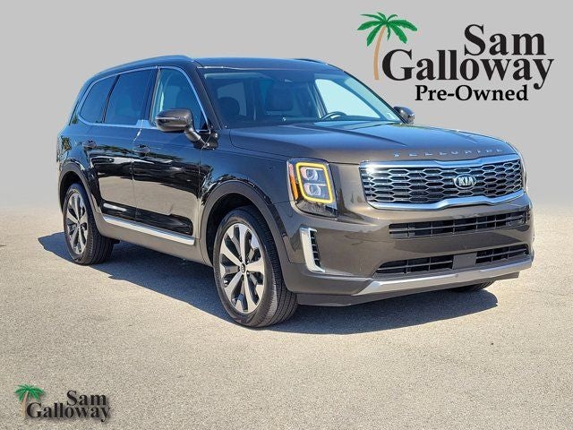 2021 Kia Telluride EX in Moss — front three-quarter view
